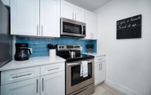 Coastal Comfort: Stylish Jacksonville Beach House - Jacksonville Beach, Florida