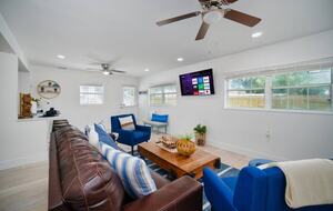 Coastal Comfort: Stylish Jacksonville Beach House - Jacksonville Beach, Florida