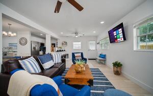 Coastal Comfort: Stylish Jacksonville Beach House - Jacksonville Beach, Florida