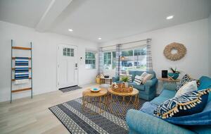 Coastal Comfort: Stylish Jacksonville Beach House - Jacksonville Beach, Florida