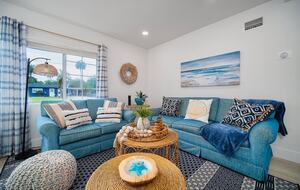 Coastal Comfort: Stylish Jacksonville Beach House - Jacksonville Beach, Florida