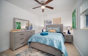 Coastal Comfort: Stylish Jacksonville Beach House - Jacksonville Beach, Florida