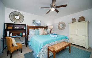 Coastal Comfort: Stylish Jacksonville Beach House - Jacksonville Beach, Florida