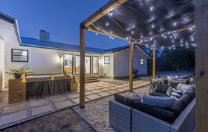 The Wildflower Haus- GORGEOUS Texas Hill Country! - Fredericksburg, Texas