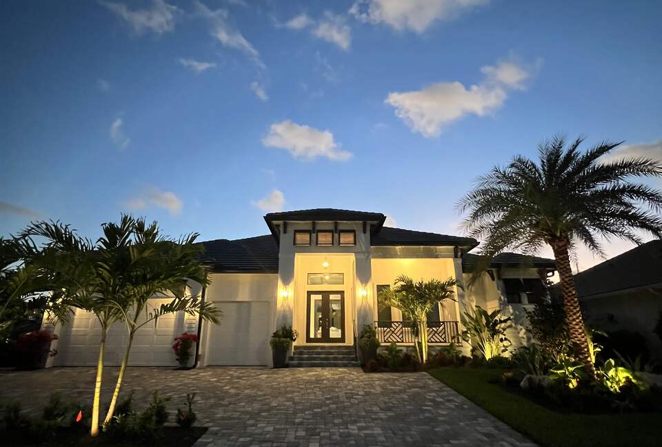 Waterfront Sanctuary at the Tip of the Canal | Marco Island - Marco Island, Florida