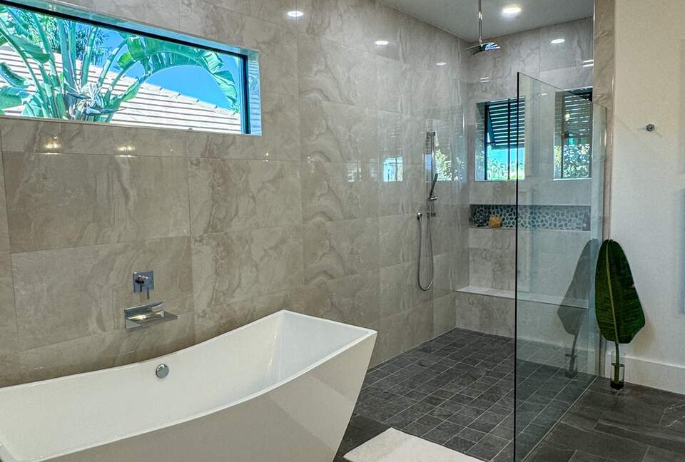 Waterfront Sanctuary at the Tip of the Canal | Marco Island - Marco Island, Florida