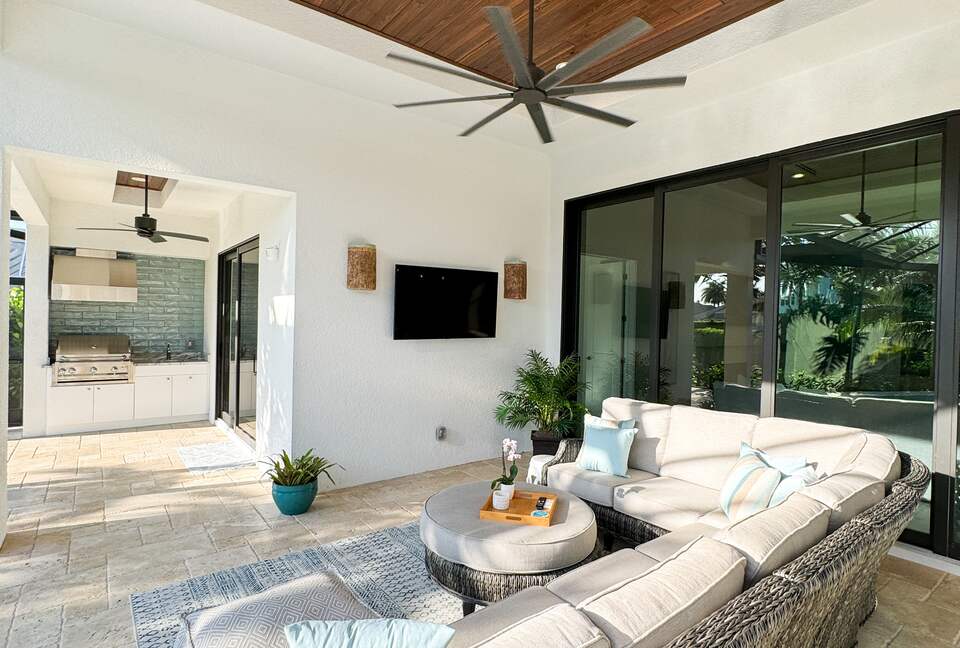 Waterfront Sanctuary at the Tip of the Canal | Marco Island - Marco Island, Florida