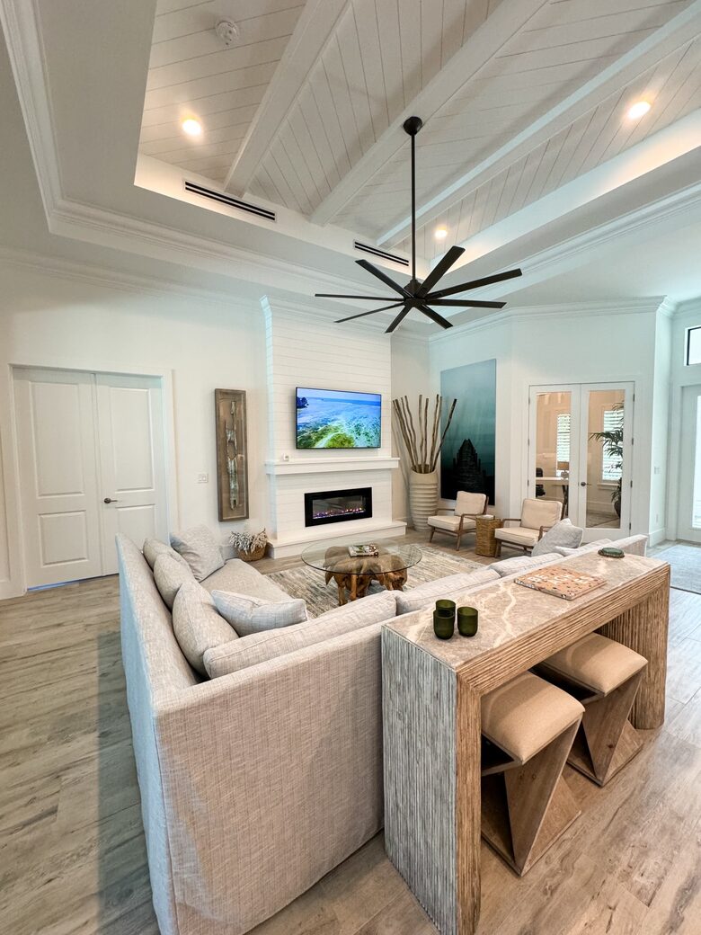 Waterfront Sanctuary at the Tip of the Canal | Marco Island - Marco Island, Florida