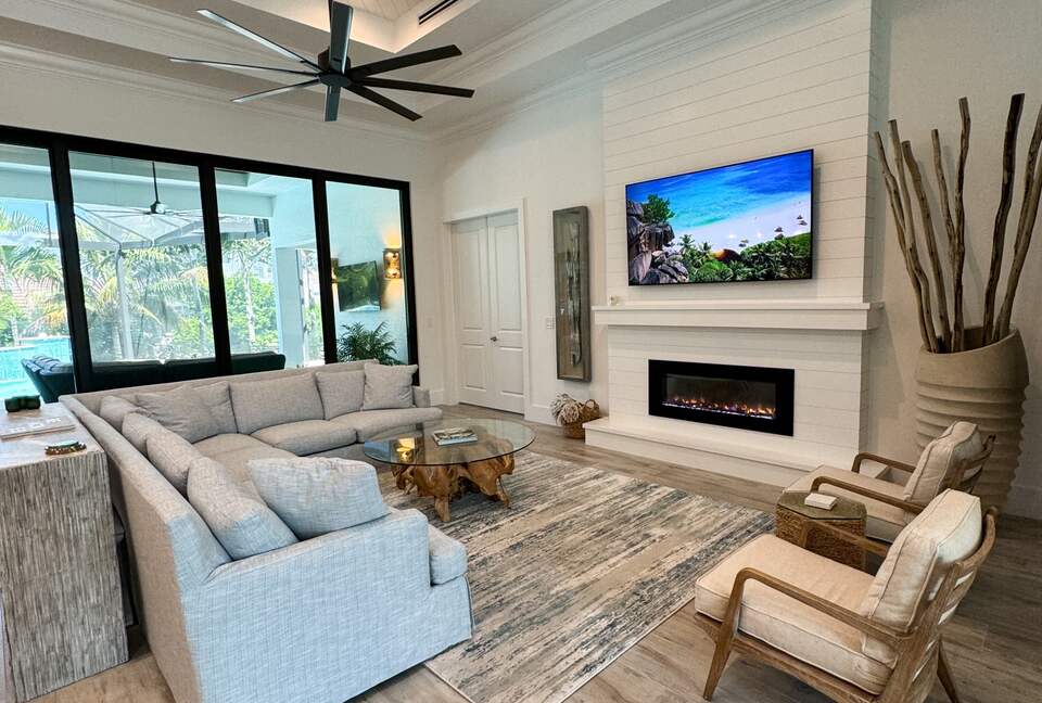 Waterfront Sanctuary at the Tip of the Canal | Marco Island - Marco Island, Florida