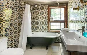 Hudson River Cottage with Scenic Views & Gardens - Saugerties, New York