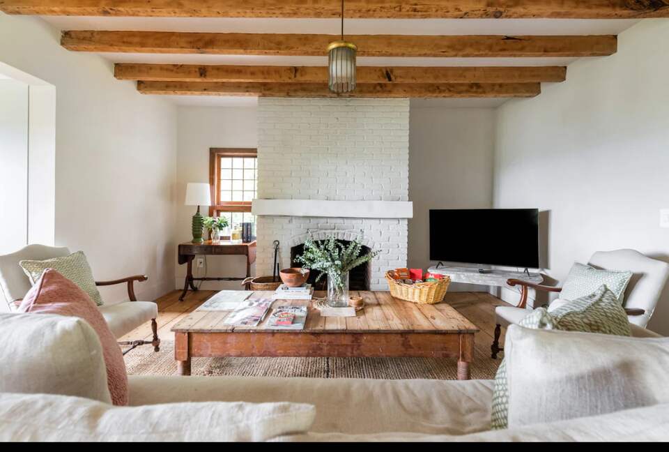 Hudson River Cottage with Scenic Views & Gardens - Saugerties, New York