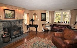Lavender Hill Estate | Private 37 acres,1.5 hour from NYC, Heated Pool, Jacuzzi - Pine Bush, New York