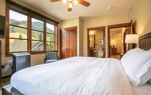 Luxury Alpine Retreat w Stunning Views & Summer/Fall Adventures at Palisades Tahoe - Olympic Valley, California