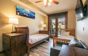 Luxury Alpine Retreat w Stunning Views & Summer/Fall Adventures at Palisades Tahoe - Olympic Valley, California