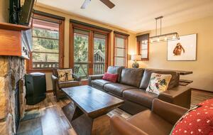 Luxury Alpine Retreat w Stunning Views & Summer/Fall Adventures at Palisades Tahoe - Olympic Valley, California