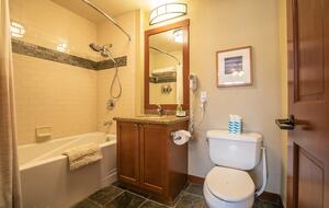 Luxury Alpine Retreat w Stunning Views & Summer/Fall Adventures at Palisades Tahoe - Olympic Valley, California