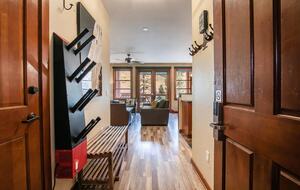 Luxury Alpine Retreat w Stunning Views & Summer/Fall Adventures at Palisades Tahoe - Olympic Valley, California