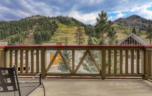 Luxury Alpine Retreat w Stunning Views & Summer/Fall Adventures at Palisades Tahoe - Olympic Valley, California