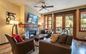 Luxury Alpine Retreat w Stunning Views & Summer/Fall Adventures at Palisades Tahoe - Olympic Valley, California
