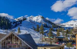 Luxury Alpine Retreat w Stunning Views & Summer/Fall Adventures at Palisades Tahoe - Olympic Valley, California