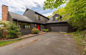 Classic Hudson River Home and Pool - Highland, New York