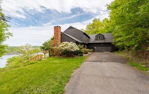 Classic Hudson River Home and Pool - Highland, New York