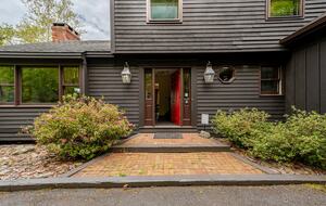 Classic Hudson River Home and Pool - Highland, New York