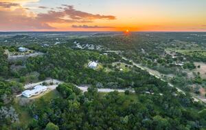 The Wildflower Haus- GORGEOUS Texas Hill Country! - Fredericksburg, Texas