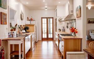 Bunnyconnellen | The Homestead and Hillview Cottage - Plainby, Australia