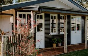 Bunnyconnellen | The Homestead and Hillview Cottage - Plainby, Australia