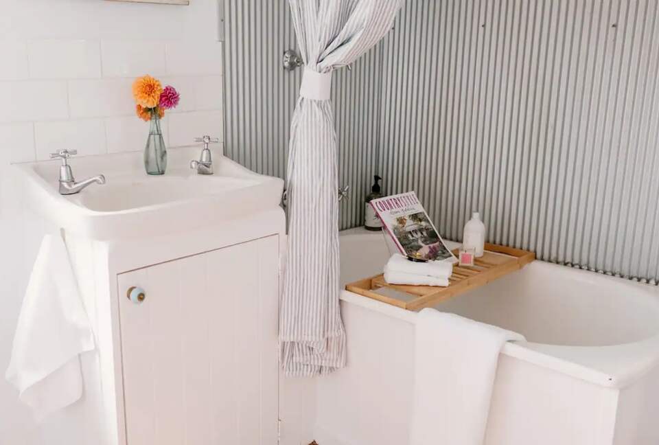 Bunnyconnellen | The Homestead and Hillview Cottage - Plainby, Australia