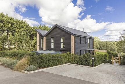 Countryside Elegance with Private Gardens - Newgate street, United Kingdom