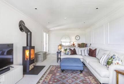 Countryside Elegance with Private Gardens - Newgate street, United Kingdom
