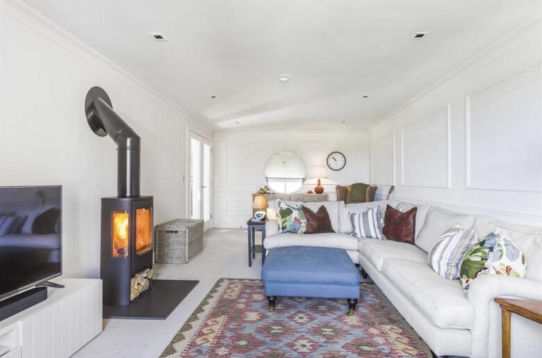 Countryside Elegance with Private Gardens - Newgate street, United Kingdom