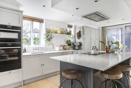Countryside Elegance with Private Gardens - Newgate street, United Kingdom