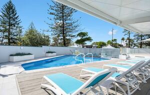 Luxurious Skyhome with Panoramic Views & Beach Location - Gold Coast, Australia
