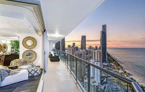 Luxurious Skyhome with Panoramic Views & Beach Location - Gold Coast, Australia