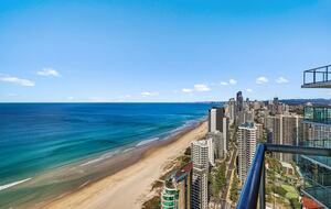 Luxurious Skyhome with Panoramic Views & Beach Location - Gold Coast, Australia