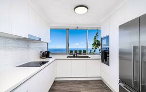Luxurious Skyhome with Panoramic Views & Beach Location - Gold Coast, Australia