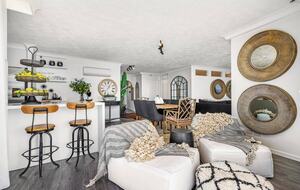 Luxurious Skyhome with Panoramic Views & Beach Location - Gold Coast, Australia