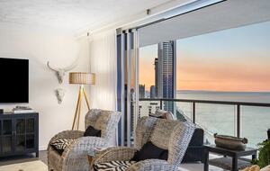 Luxurious Skyhome with Panoramic Views & Beach Location - Gold Coast, Australia