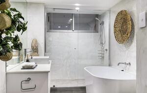 Luxurious Skyhome with Panoramic Views & Beach Location - Gold Coast, Australia