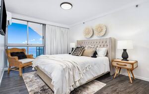 Luxurious Skyhome with Panoramic Views & Beach Location - Gold Coast, Australia
