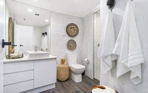 Luxurious Skyhome with Panoramic Views & Beach Location - Gold Coast, Australia