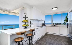 Luxurious Skyhome with Panoramic Views & Beach Location - Gold Coast, Australia