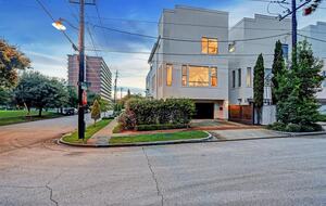 Luxury Downtown Home Walk To River + Gym - Houston, Texas