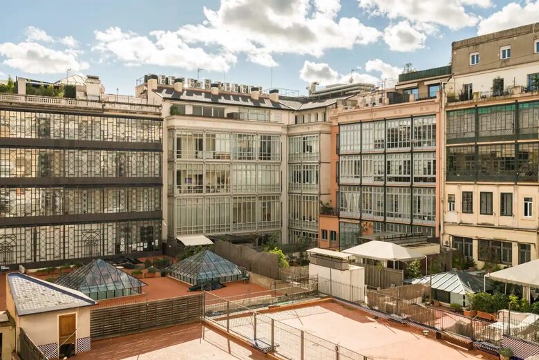Barcelona 6 Bedroom Flat in L'Eixample - Barcelona, Spain