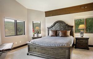 Mountain Swiss Chalet between Vail Resort and Beaver Creek Resort - Avon, Colorado