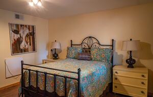 Lower Level Queen Bedroom - No Ensuite