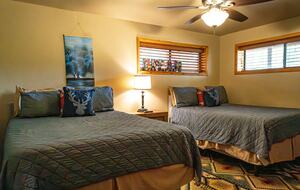 Lower Level Bedroom - 2 Double Beds - No Ensuite